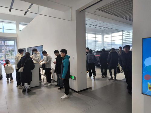 记者探店 春节高速换电免服务费,蔚来迎来节前进店咨询高峰